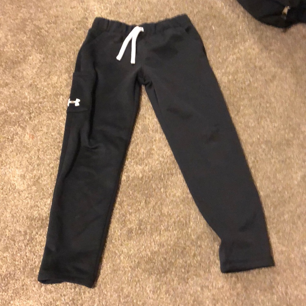 Black under armour pants size:M kids